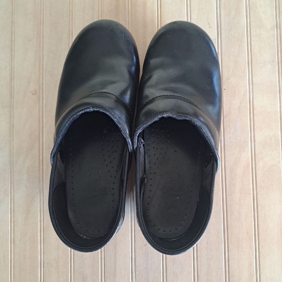 Dansko Professional Slip Resistant Comfort Waterproof Black Leather Clogs - Picture 1 of 9